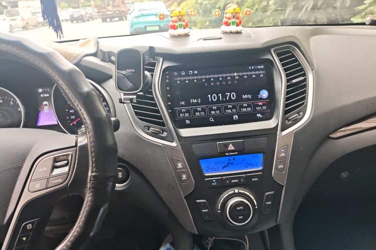 Used Hyundai Santa Fe 2013 2.4L Automatic Two-Wheel Drive Smart Version Audio And AC Panel