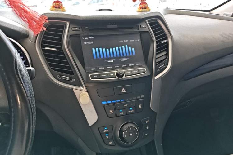 Used Hyundai Santa Fe 2013 2.4L Automatic 2WD Comfort Edition Audio And AC Panel