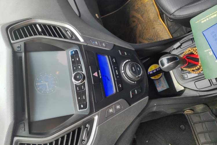 Used Hyundai Santa Fe 2013 2.4L Automatic Two-Wheel Drive Smart Version Audio And AC Panel