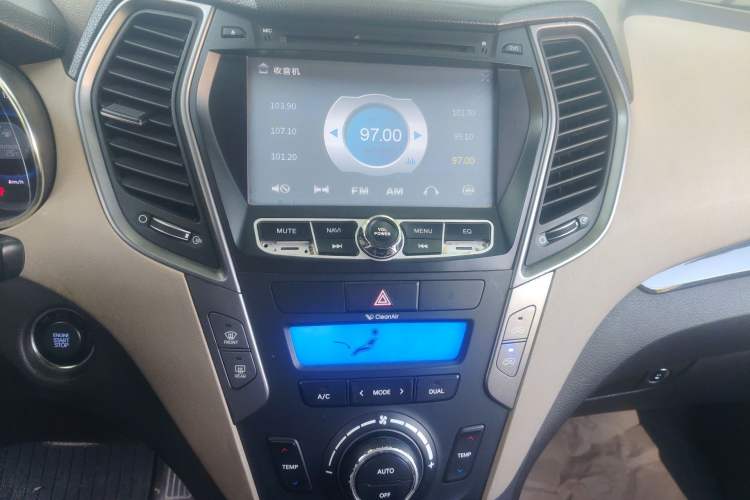 Used Hyundai Santa Fe 2013 2.4L Automatic 4x4 Smart Version Audio And AC Panel