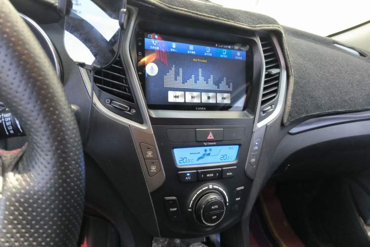 Used Hyundai Santa Fe 2013 2.4L Automatic Two-Wheel Drive Smart Version Audio And AC Panel