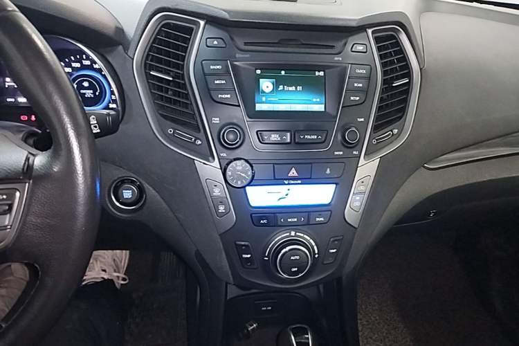 Used Hyundai Santa Fe 2013 2.0T Automatic All-Wheel Drive Prestige Version Audio And AC Panel
