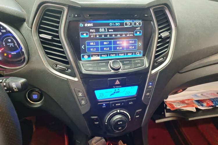 Used Hyundai Santa Fe 2013 2.4L Automatic Two-Wheel Drive Smart Version Audio And AC Panel