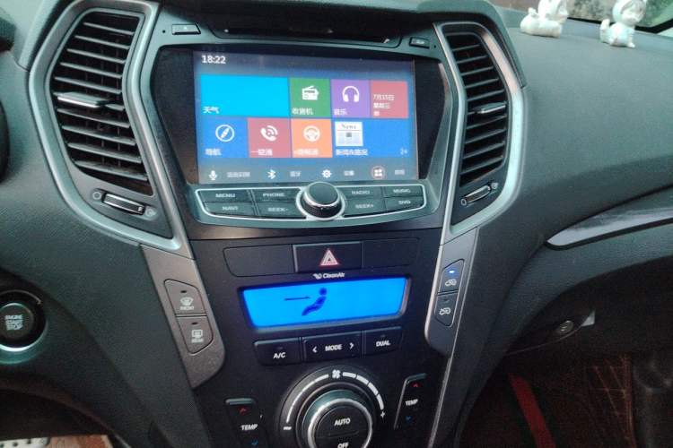 Used Hyundai Santa Fe 2013 2.4L Automatic Two-Wheel Drive Smart Version Audio And AC Panel