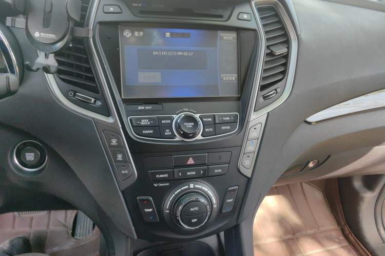 Used Hyundai Santa Fe 2013 Revised Version 2.4L Automatic All-Wheel Drive Smart Type Audio And AC Panel