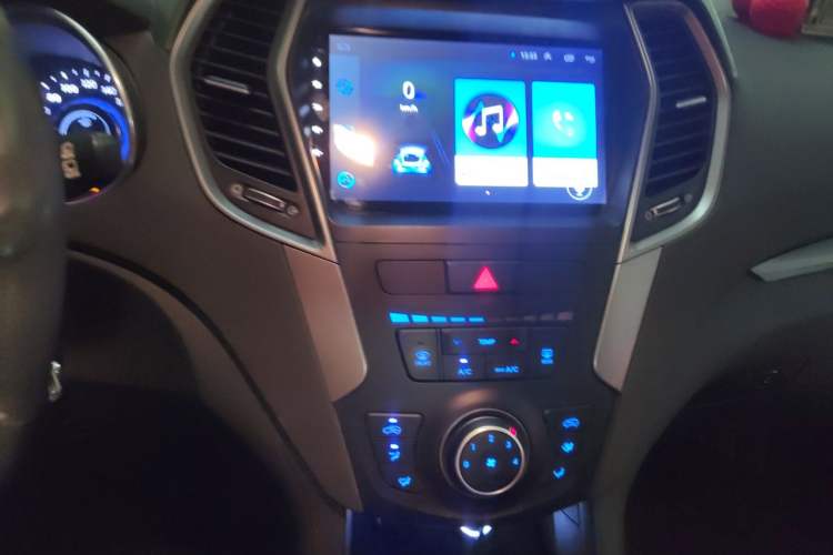 Used Hyundai Santa Fe 2013 2.4L Automatic 2WD Comfort Edition Audio And AC Panel