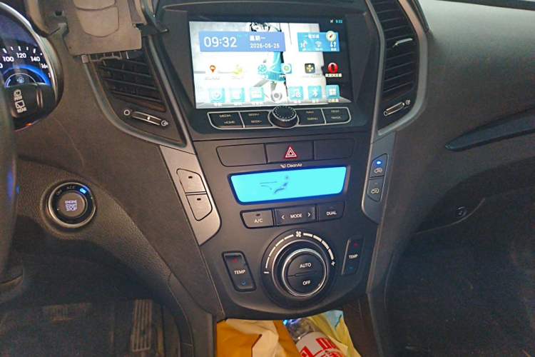 Used Hyundai Santa Fe 2013 2.4L Automatic 4x4 Smart Version Audio And AC Panel