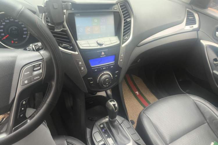 Used Hyundai Santa Fe 2013 2.4L Automatic Two-Wheel Drive Smart Version Audio And AC Panel