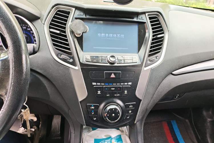 Used Hyundai Santa Fe 2013 2.4L Automatic 2WD Comfort Edition Audio And AC Panel