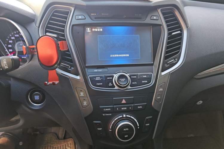 Used Hyundai Santa Fe 2013 Revised Version 2.4L Automatic All-Wheel Drive Smart Type Audio And AC Panel