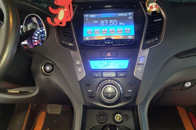 Used Hyundai Santa Fe 2013 2.4L Automatic Two-Wheel Drive Smart Version Audio And AC Panel
