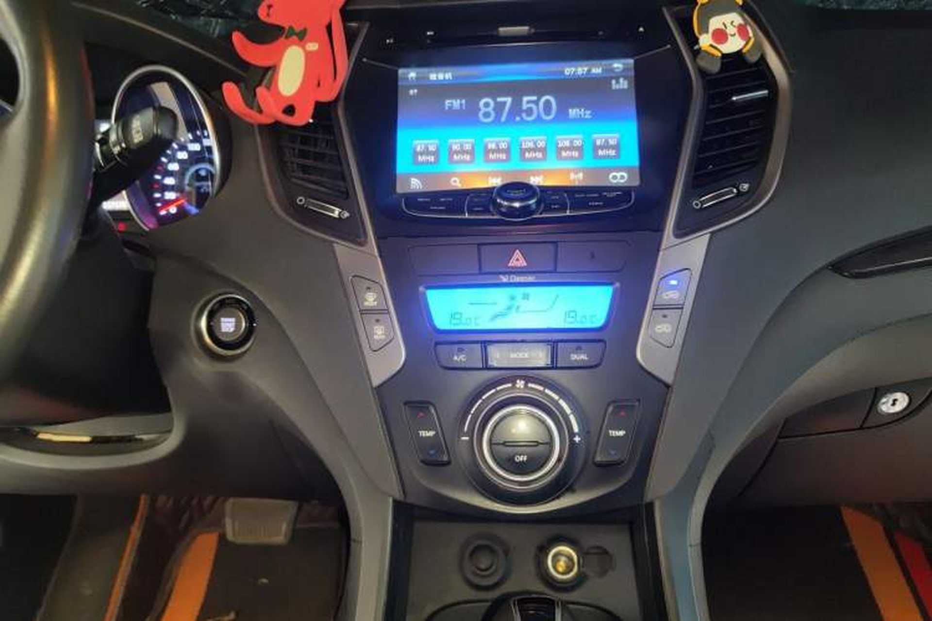 Used Hyundai Santa Fe 2013 2.4L Automatic Two-Wheel Drive Smart Version Audio And AC Panel