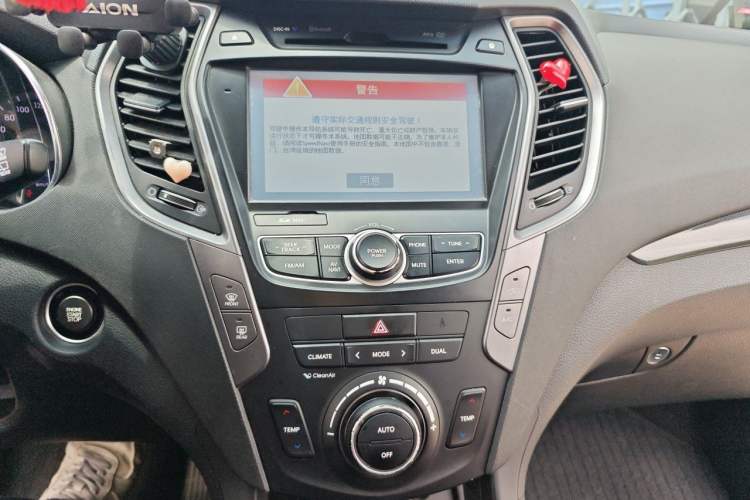 Used Hyundai Santa Fe 2013 Revised Version 2.4L Automatic All-Wheel Drive Smart Type Audio And AC Panel