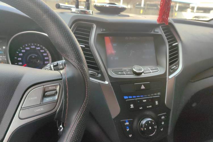 Used Hyundai Santa Fe 2013 2.4L Automatic 2WD Comfort Edition Audio And AC Panel