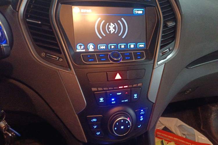 Used Hyundai Santa Fe 2013 2.4L Automatic 2WD Comfort Edition Audio And AC Panel