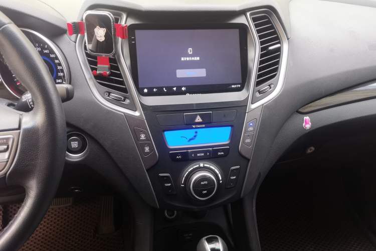 Used Hyundai Santa Fe 2013 2.4L Automatic Two-Wheel Drive Smart Version Audio And AC Panel