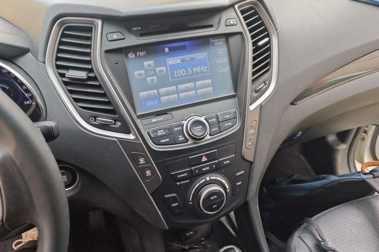 Used Hyundai Santa Fe 2013 Revised Version 2.4L Automatic All-Wheel Drive Smart Type Audio And AC Panel