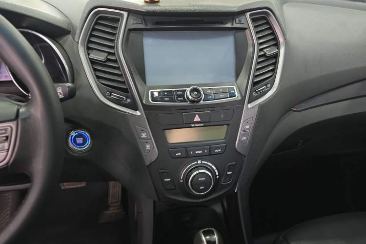 Used Hyundai Santa Fe 2013 2.4L Automatic Two-Wheel Drive Smart Version Audio And AC Panel