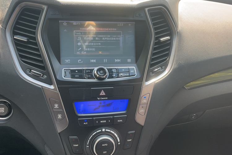 Used Hyundai Santa Fe 2013 2.4L Automatic Two-Wheel Drive Smart Version Audio And AC Panel