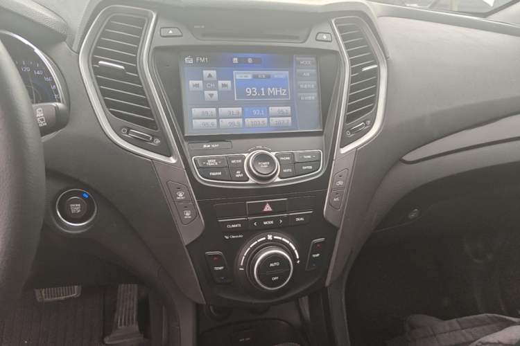 Used Hyundai Santa Fe 2013 Revised Version 2.4L Automatic All-Wheel Drive Smart Type Audio And AC Panel