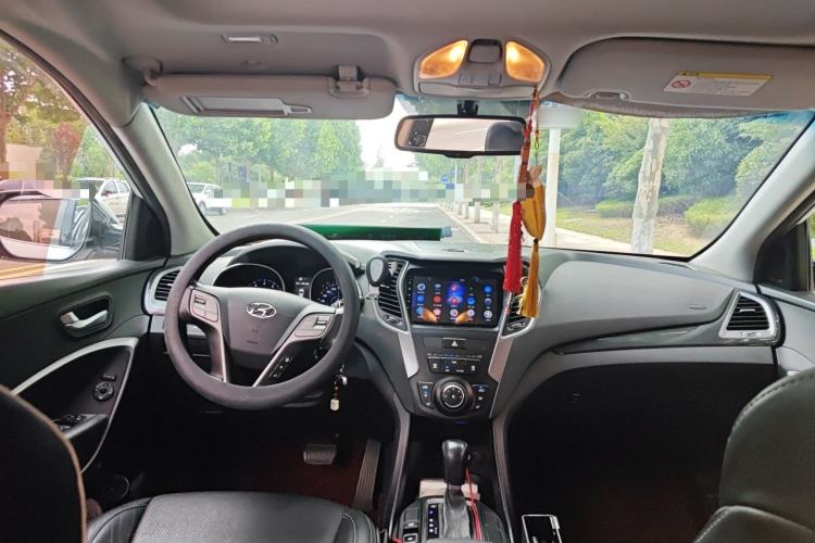 Used Hyundai Santa Fe 2013 2.4L Automatic 2WD Comfort Edition Center Console