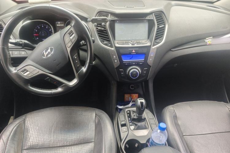 Used Hyundai Santa Fe 2013 2.4L Automatic Two-Wheel Drive Smart Version Center Console