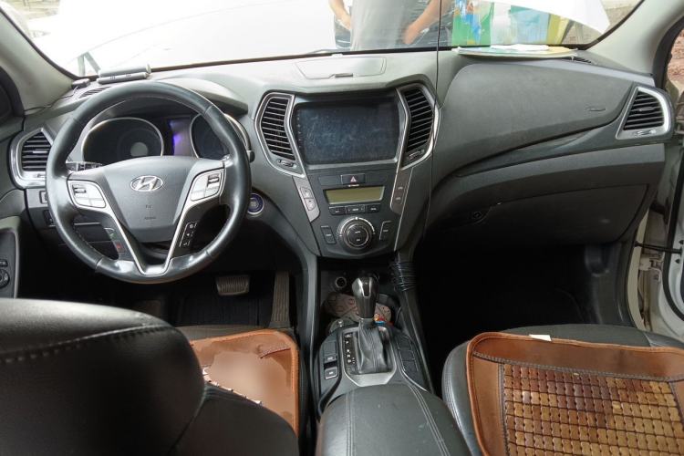 Used Hyundai Santa Fe 2013 2.4L Automatic Two-Wheel Drive Smart Version Center Console