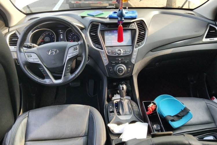 Used Hyundai Santa Fe 2013 Revised Version 2.4L Automatic All-Wheel Drive Luxury Trim Center Console