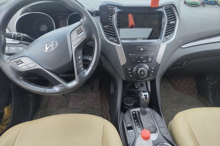 Used Hyundai Santa Fe 2013 2.4L Automatic 2WD Comfort Edition Center Console