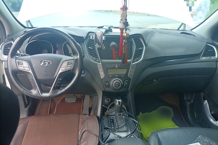 Used Hyundai Santa Fe 2013 2.4L Automatic Two-Wheel Drive Smart Version Center Console