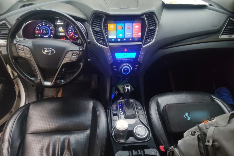 Used Hyundai Santa Fe 2013 2.4L Automatic 4x4 Prestige Edition Center Console