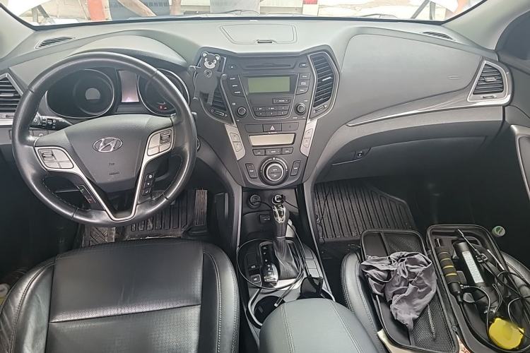 Used Hyundai Santa Fe 2013 2.4L Automatic Two-Wheel Drive Smart Version Center Console