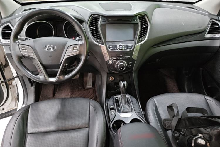 Used Hyundai Santa Fe 2013 Revised Version 2.4L Automatic All-Wheel Drive Smart Type Center Console