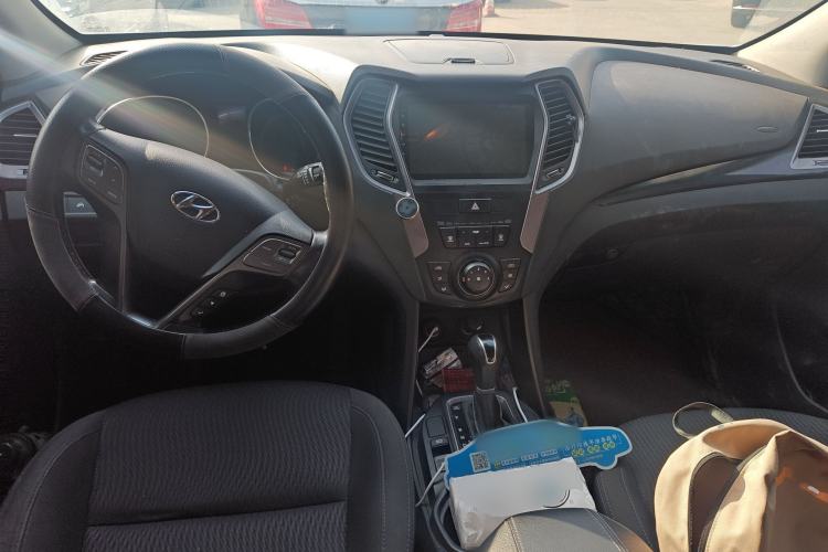 Used Hyundai Santa Fe 2013 2.4L Automatic 2WD Comfort Edition Center Console