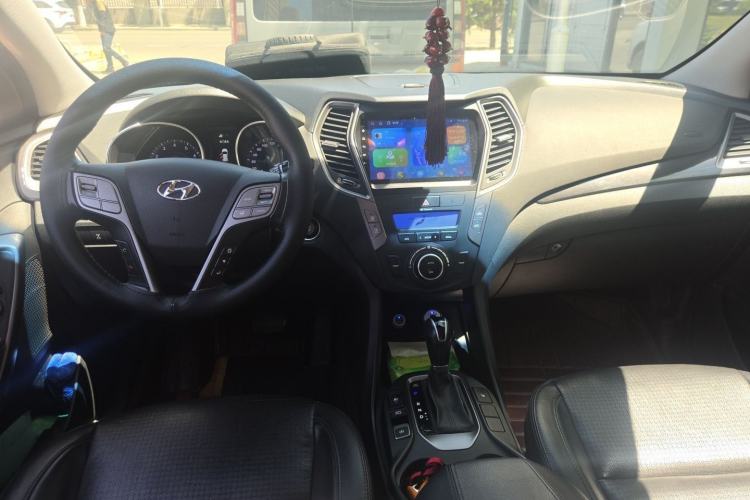 Used Hyundai Santa Fe 2013 2.0T Automatic All-Wheel Drive Prestige Version Center Console