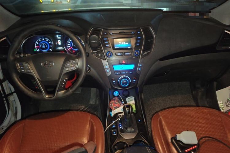 Used Hyundai Santa Fe 2013 2.4L Automatic 4x4 Prestige Edition Center Console