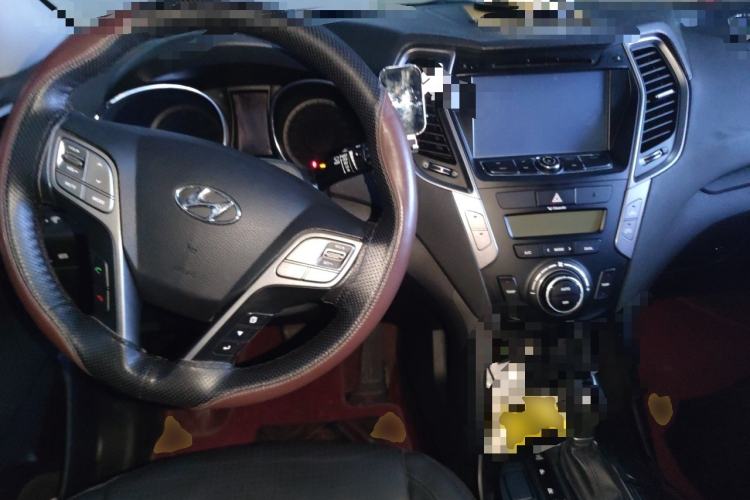 Used Hyundai Santa Fe 2013 2.4L Automatic Two-Wheel Drive Smart Version Center Console