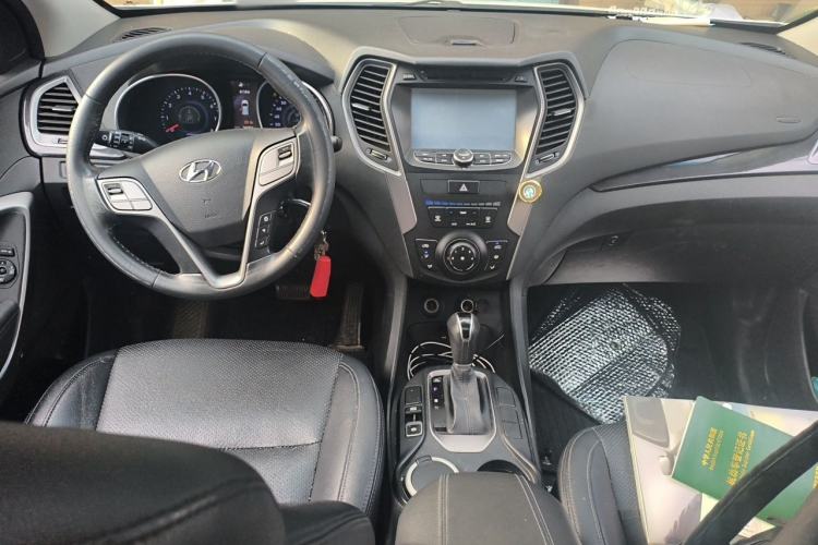 Used Hyundai Santa Fe 2013 2.4L Automatic 4x4 Comfort Edition Center Console