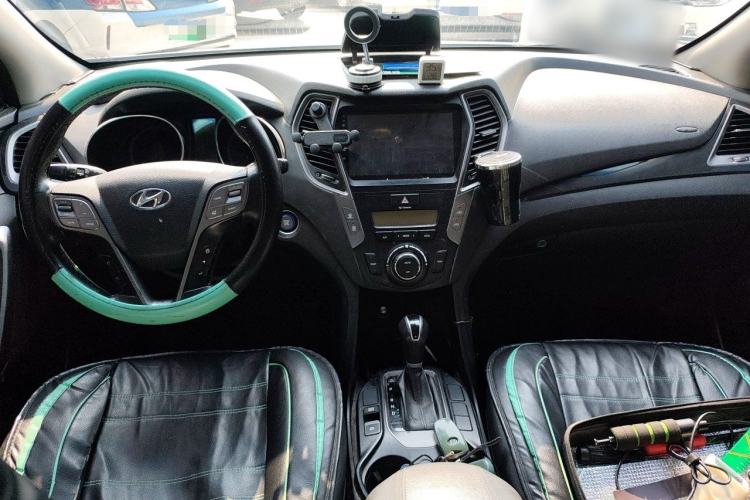 Used Hyundai Santa Fe 2013 2.4L Automatic Two-Wheel Drive Smart Version Center Console