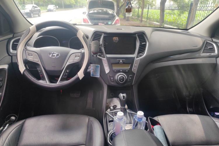 Used Hyundai Santa Fe 2013 2.4L Automatic Two-Wheel Drive Smart Version Center Console