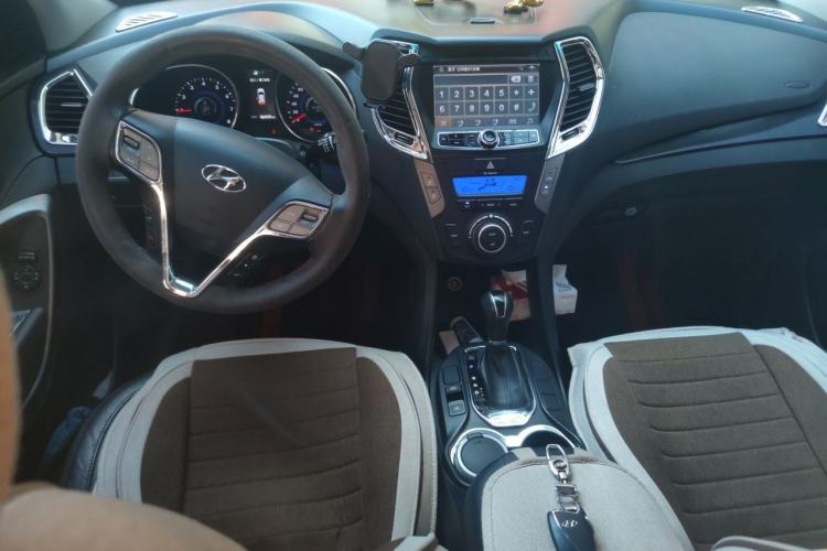 Used Hyundai Santa Fe 2013 2.4L Automatic Two-Wheel Drive Smart Version Center Console