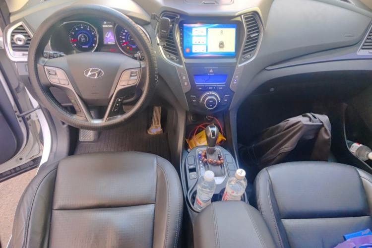 Used Hyundai Santa Fe 2013 2.4L Automatic Two-Wheel Drive Smart Version Center Console