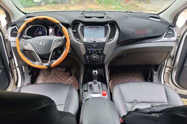 Used Hyundai Santa Fe 2013 2.4L Automatic 2WD Comfort Edition Center Console