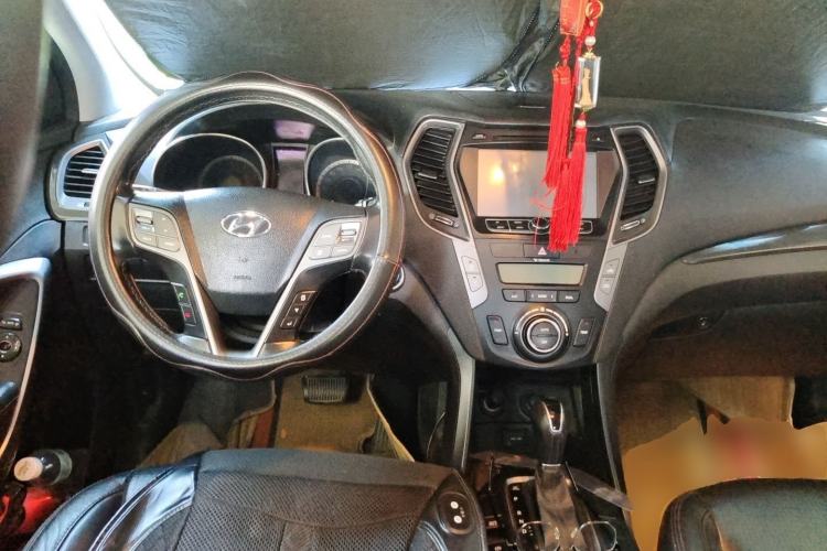 Used Hyundai Santa Fe 2013 2.4L Automatic Two-Wheel Drive Smart Version Center Console