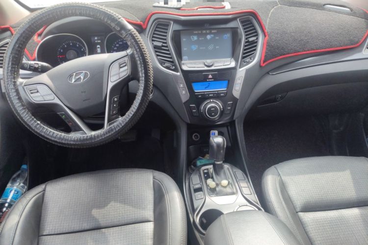 Used Hyundai Santa Fe 2013 2.4L Automatic Two-Wheel Drive Smart Version Center Console