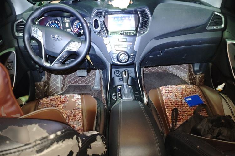 Used Hyundai Santa Fe 2013 2.4L Automatic 2WD Comfort Edition Center Console