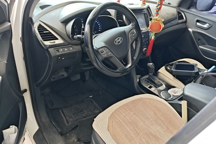 Used Hyundai Santa Fe 2013 2.4L Automatic 2WD Comfort Edition Center Console