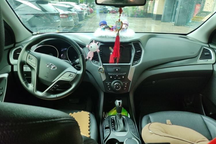 Used Hyundai Santa Fe 2013 2.4L Automatic 2WD Comfort Edition Center Console
