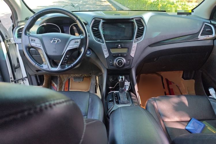 Used Hyundai Santa Fe 2013 2.4L Automatic Two-Wheel Drive Smart Version Center Console