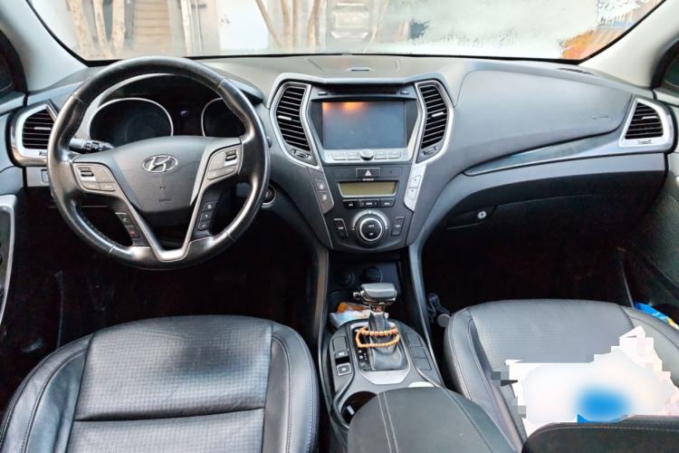 Used Hyundai Santa Fe 2013 2.4L Automatic Two-Wheel Drive Smart Version Center Console